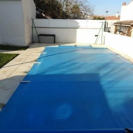Casa de Férias House Maisonnette Avec Piscine Plein Centre 1